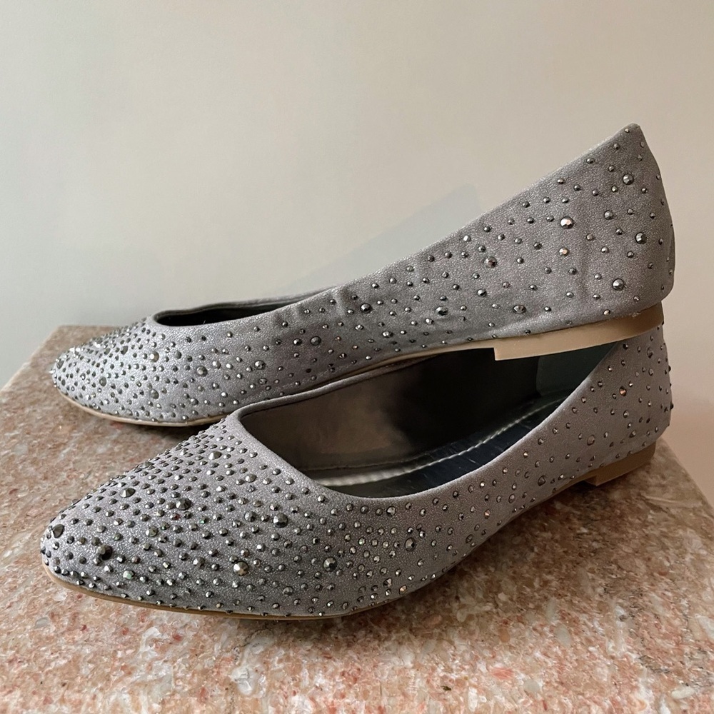 Bakers Silver Pointed Toe Flats w/ Sparkle Rhinestones Size 8 M - Picture 6 of 12
